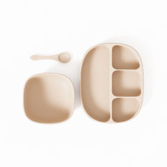 Muqee Peeko baby suction plate keeps meals tidy on any surface