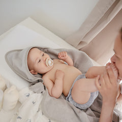 Elastic edge keeps the Mushie pad cover snug and easy to remove
