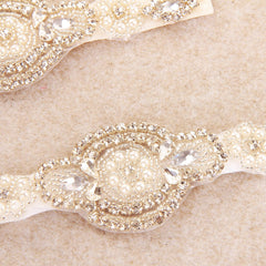 Nishine wedding hair accessory headband adds subtle sparkle to special occasions.