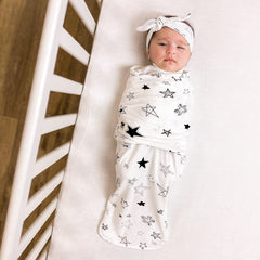 Norani Snugababe Swaddle Pod easy-zip design enables quick diaper changes.
