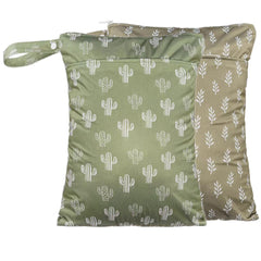 Opgroeie wet/dry bag with two pockets keeps wet and dry items organized on the go