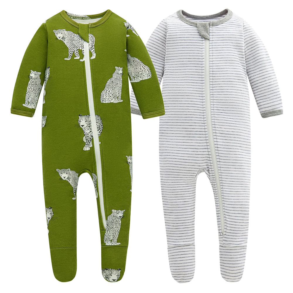 Owlivia organic cotton pajamas with zip-front in cheetah-stripes for quick night-time changes.