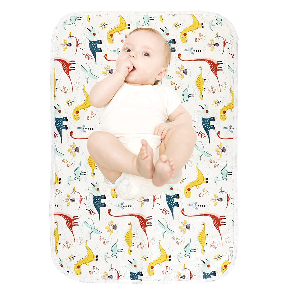PHOEBUS BABY dinosaur changing pad, large surface for easy diaper changes.