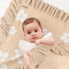 Pinuotu blanket features a floral design for soft, breathable baby comfort.