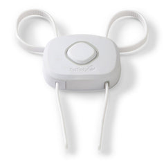 Safety 1st OutSmart Flex Lock's flexible surface hides the real release from kids.