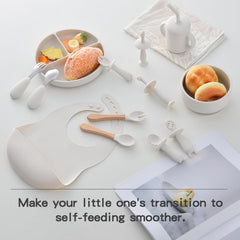 SILI FACTORY training cup with straw supports toddlers learning to drink independently.