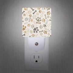 Smoaffly auto-sensing night light activates at dusk for hands-free illumination