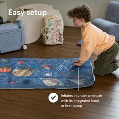 Stokke JetKids CloudSleeper breathable sheet regulates temperature for comfortable nights.