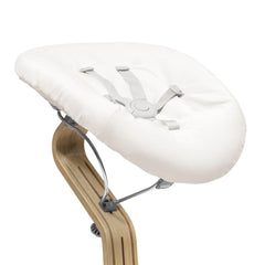 Stokke Nomi Newborn Set in horizontal position supports close baby interaction.