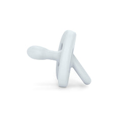 Pacifier holder loop by Suavinex in blue for easy reach on the go.