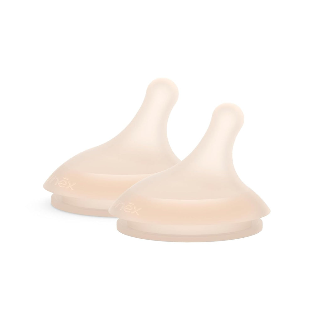 Suavinex Zero.Zero nipple close-up shows breast-like flow for comfortable bottle feeding.