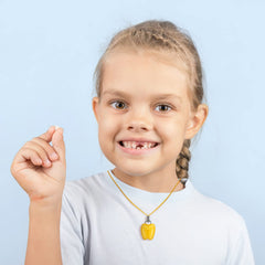 SUPVOX teeth box with necklace offers portable memory keepsake.