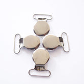 Sutoyuen pacifier clip silver 1in close-up with plastic teeth protecting fabric.