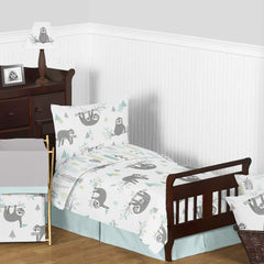 Sweet Jojo Designs fitted sheet with elastic bottom provides secure crib fit.