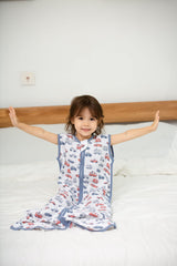 TADO MUSLIN Sleep Sack zip-closed demonstrates easy diaper changes with a secure two-way zipper.