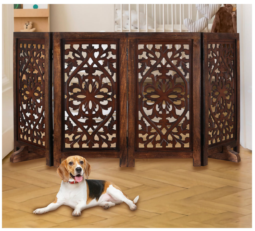 The Wooden Town free-standing four-panel gate, foldable for flexible room layout.