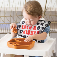 Tiny Twinkle suction base closeup shows secure grip for independent feeding
