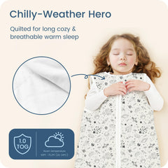 TOTBASIC wearable blanket with two-way zipper enables easy diaper changes.
