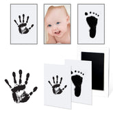 Tubuui Clean Touch ink pad creates a clean baby handprint with no mess.