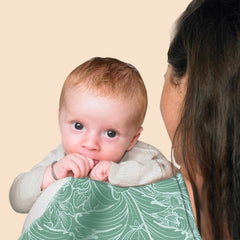 UHINOOS nursing cover doubles as a stroller cover for outings.