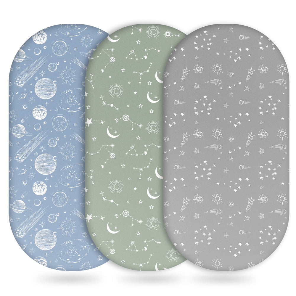 Unnivoll baby bassinet sheets in green gray constellation for gentle sleep and cozy playtime.