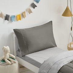 UOZZI BEDDING fitted sheet with snug fit on a toddler bed
