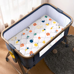 VIVIDVIBEBEARPAS front soft microfiber fabric provides gentle texture for babies.