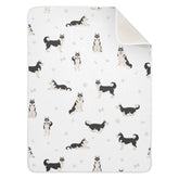 vvfelixl Husky Black blanket in crib setup providing gentle warmth.