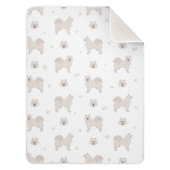 vvfelixl Samoyed dog swaddle blanket in crib offers gentle warmth for infants.