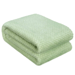 Wonder Miracle fleece blanket in pastel green for breathable warmth