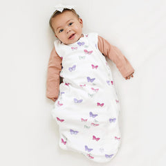 Woolino two-way zipper detail enables easy dressing and quick diaper changes.