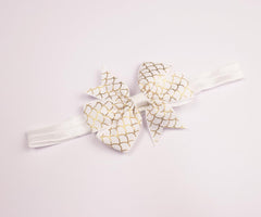 Yheahin soft stretch headband fits 0-2 year olds comfortably.