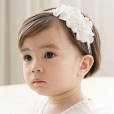 Yheahin white lace flower headband for babies, perfect for christenings and photoshoots.
