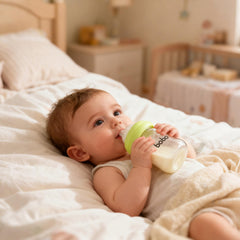 YOHKOH wide-neck bottle in green highlights easy filling and comfortable grip.