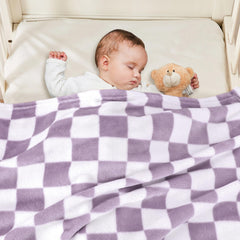 Yurhap checkered blanket with soft-touch fabric for all-season comfort.