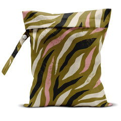zcyxuuw Wet Bag with waterproof-fabric protects damp items during travel.