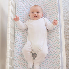 Ziggy Baby fully elasticized edge ensuring snug fit on changing pads