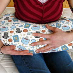 ZoUbqchY 22x18 slipcover with zipper keeps pillows neat and ready.
