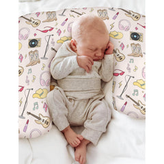 ZoUbqchY removable zippered cover simplifies washing after messier feedings.