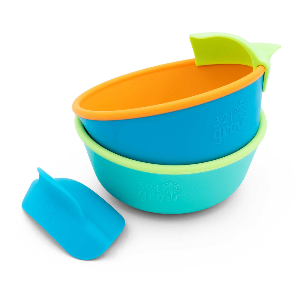 321 Grow silicone easy scoop with clip-on rim supports early self-feeding.