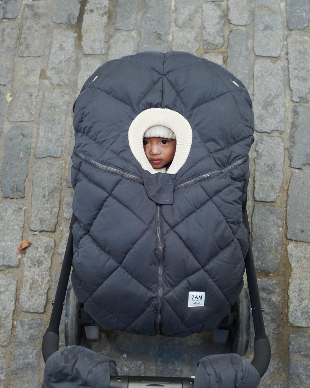 7AM Enfant Cocoon breathable lining keeps baby comfortable during outings