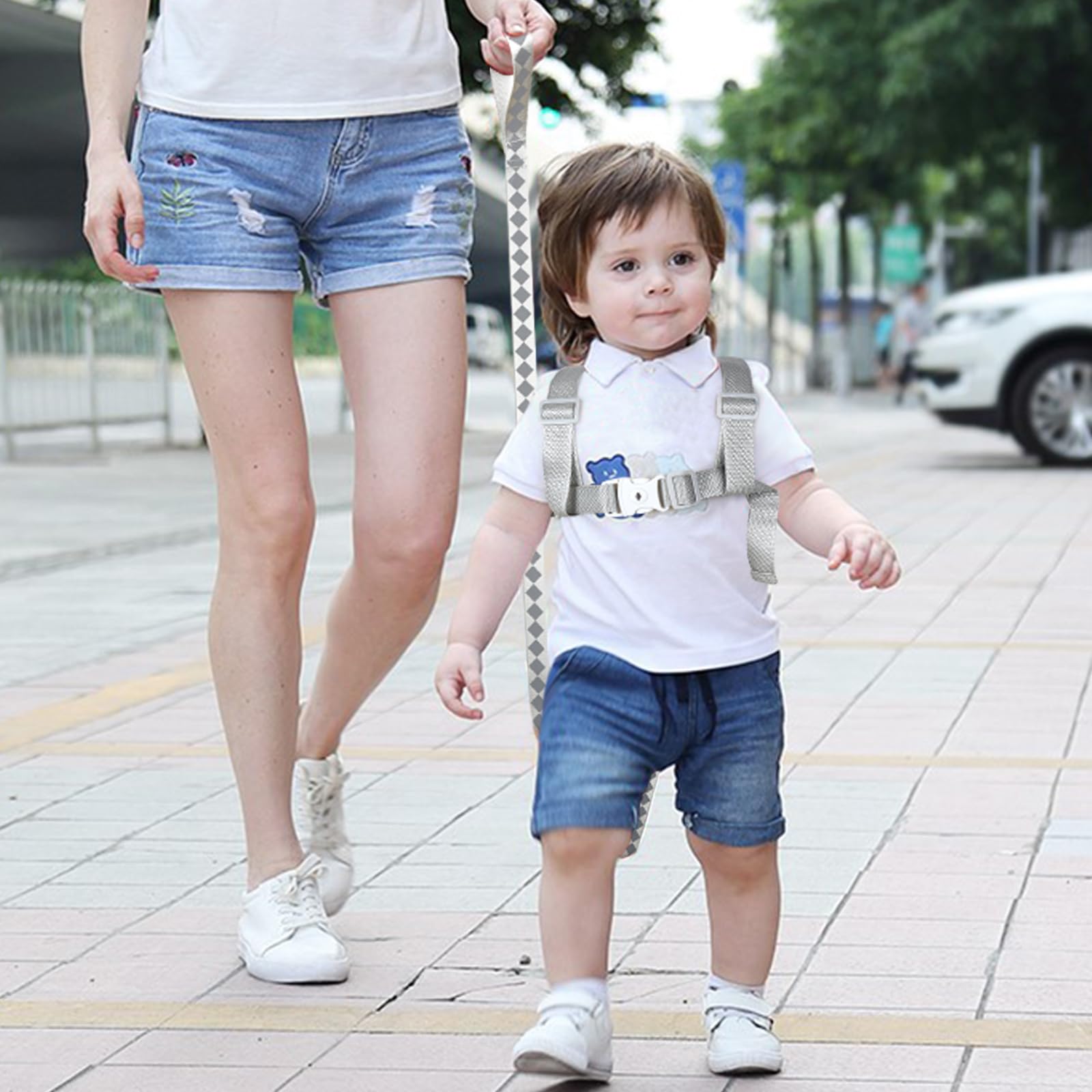 Accmor dinosaur harness worn by a child during park outing.