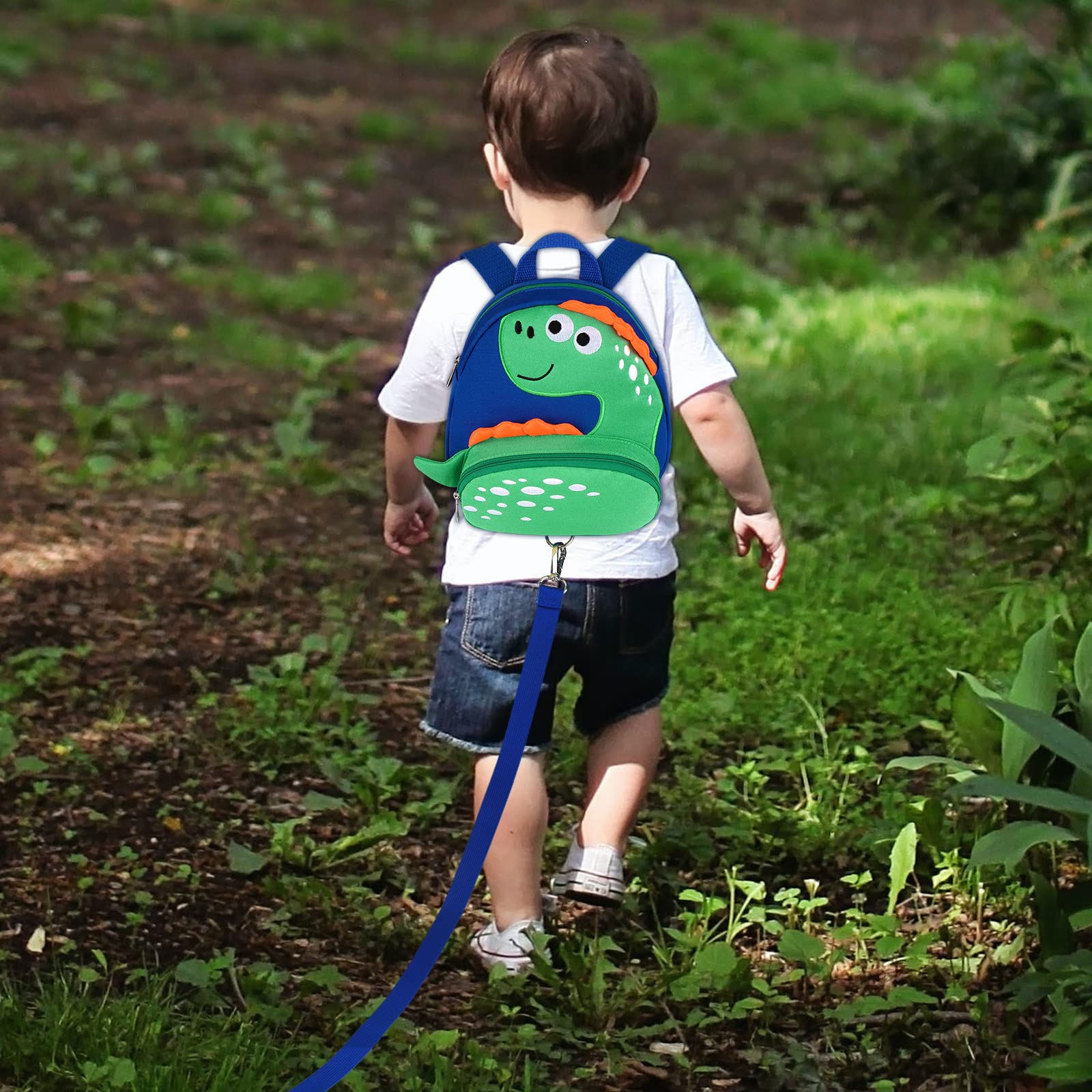 Accmor dinosaur-pattern backpack appeals to kids and makes outings fun.