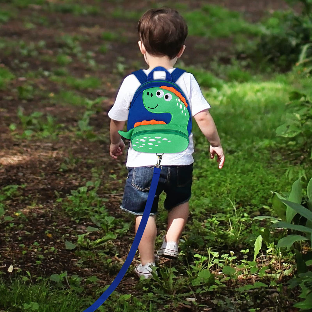 Accmor dinosaur-pattern backpack appeals to kids and makes outings fun.