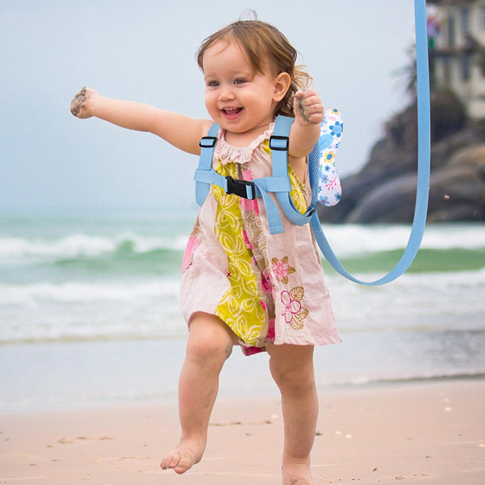 Accmor easy-adjust straps ensure a comfortable fit for growing children.