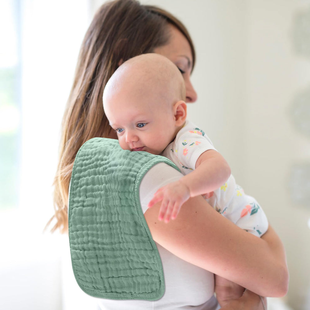 Accmor muslin burp cloth absorbency showcases six-layer performance for quick liquid pickup.