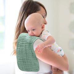 Accmor muslin burp cloth absorbency showcases six-layer performance for quick liquid pickup.