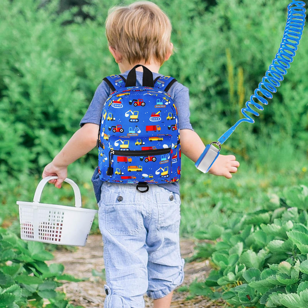 Accmor toddler harness ensures a secure, close feel during busy days at parks.