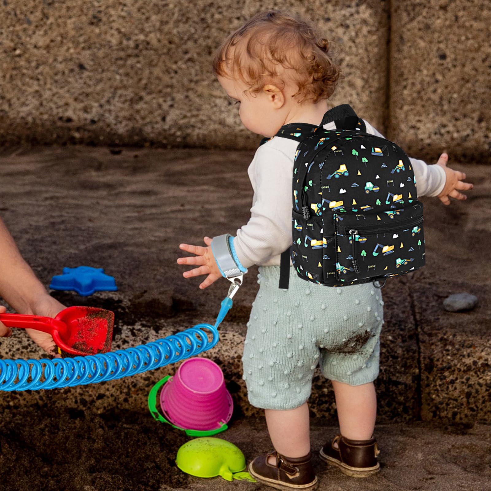 Accmor toddler backpack leash in a park scene during outdoor outing.