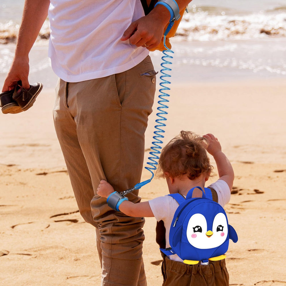 Accmor penguin travel bag supports smooth airport transfers.